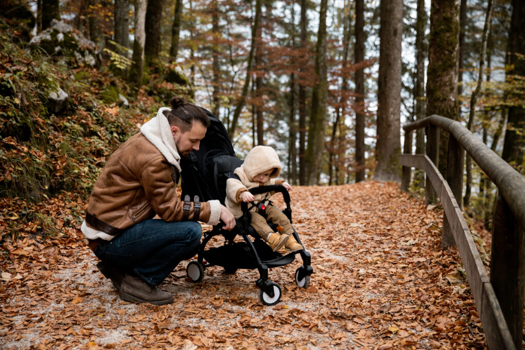 How Do I Attach A Stroller Snack Tray?